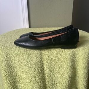 Vionic Orinda Black Leather Flats Sz 8.5